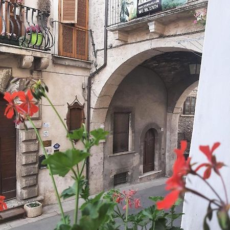 Alloggi Piazza Umberto Primo Pacentro ภายนอก รูปภาพ
