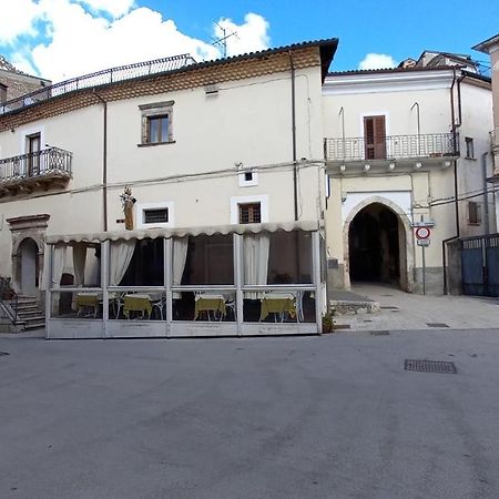Alloggi Piazza Umberto Primo Pacentro ภายนอก รูปภาพ